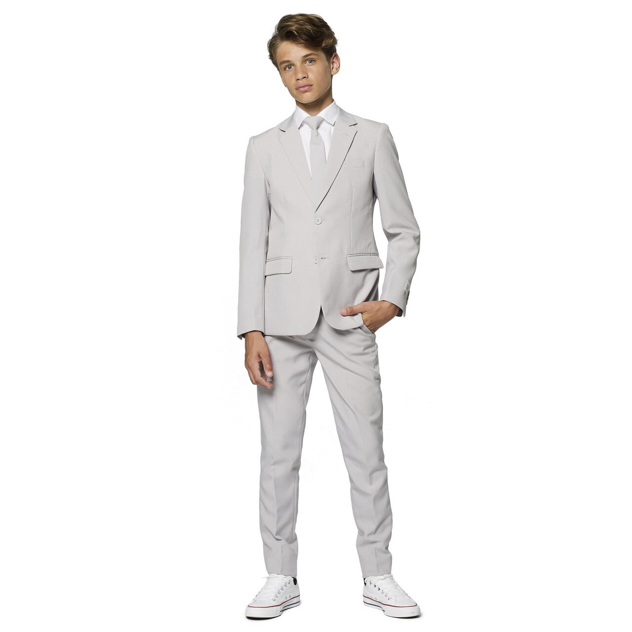 Op deze afbeelding zie je een Kostuums, van het merk Opposuits. Klassieke Bruidsjonker Grijs Jongen Kostuum