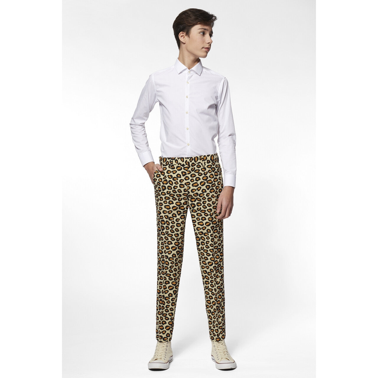 Op deze afbeelding zie je een Kostuums, van het merk Opposuits. The Jag Tijdloos Luipaardprint Jongen Kostuum
