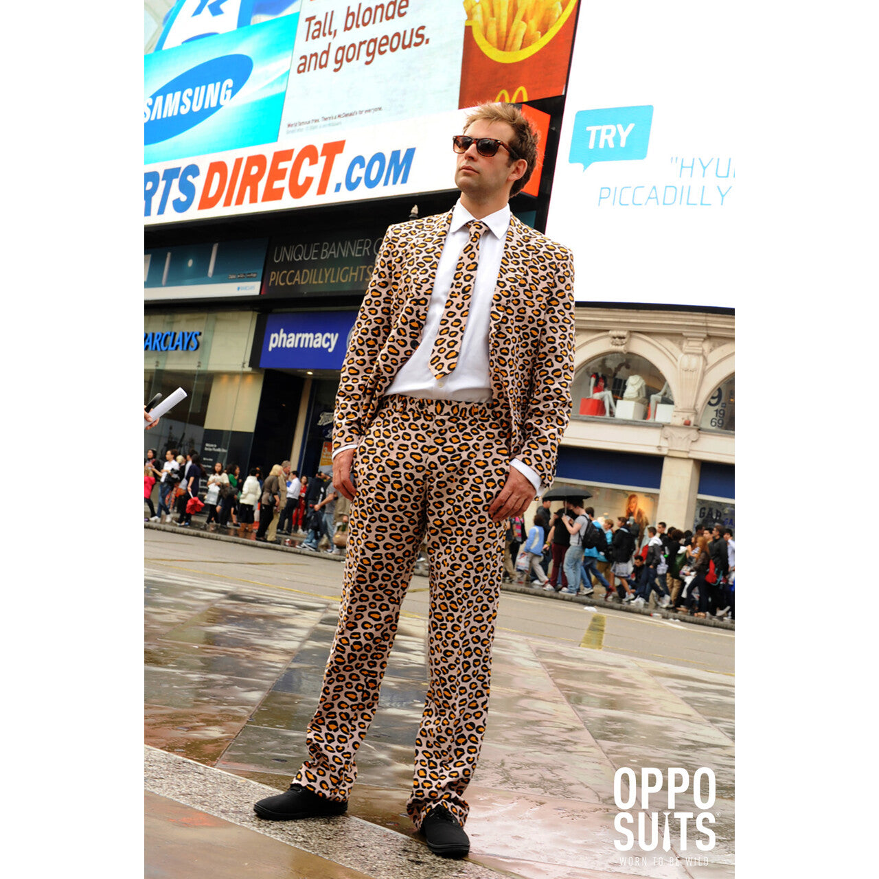 Op deze afbeelding zie je een Kostuums, van het merk Opposuits. Bruin Fout Luipaard Opposuit Kostuum Pooier Pimp The Jag Man