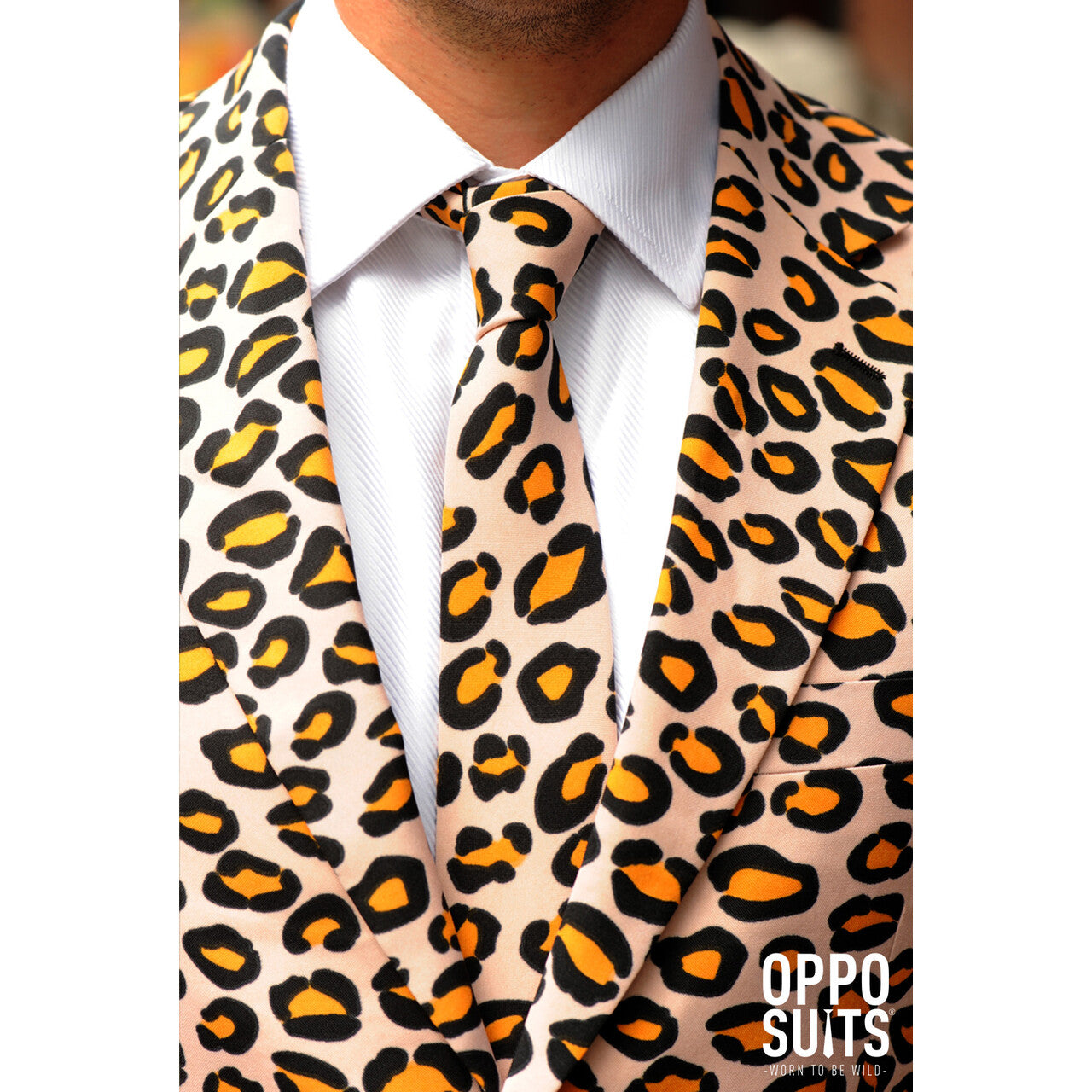 Op deze afbeelding zie je een Kostuums, van het merk Opposuits. Bruin Fout Luipaard Opposuit Kostuum Pooier Pimp The Jag Man