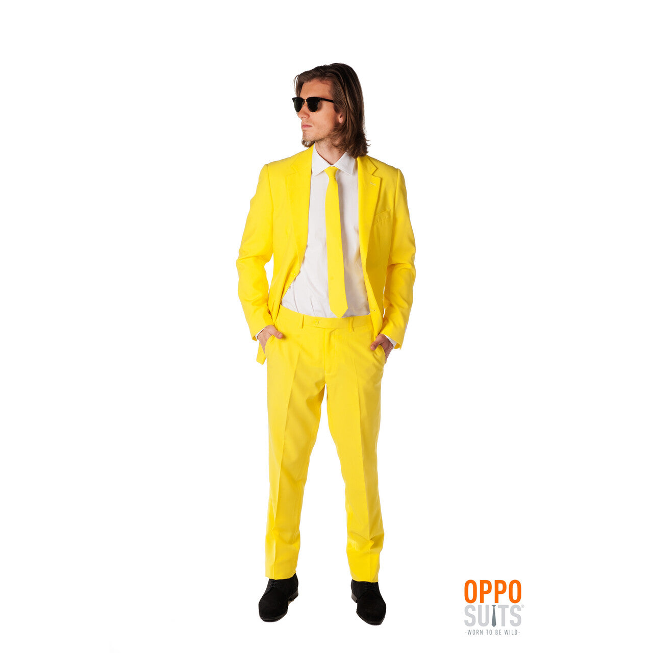 Op deze afbeelding zie je een Kostuums, van het merk Opposuits. Geel Yellow Fellow Opposuit Kostuum Man