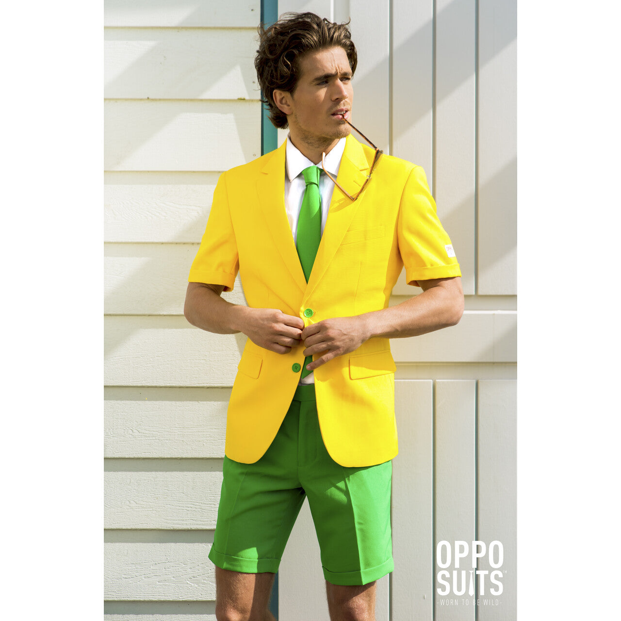 Op deze afbeelding zie je een Kostuums, van het merk Opposuits. Summer Festival Flashy Green And Gold Opposuit Man Kostuum