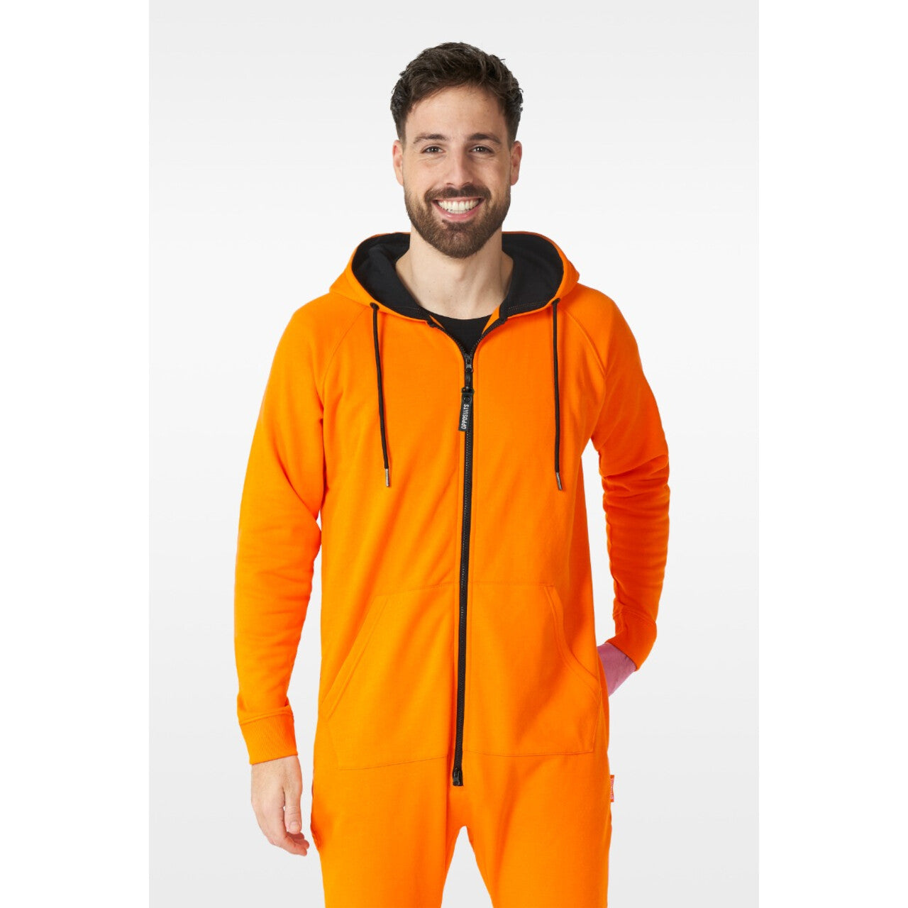 Op deze afbeelding zie je een Kostuums, van het merk Opposuits. The Orange Army Party Man Kostuum