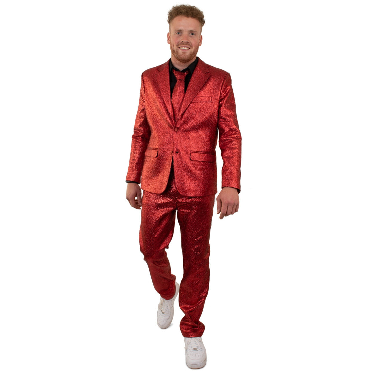 Op deze afbeelding zie je een Kostuums, van het merk PartyXplosion. Metallic Glamour Rood 3delig Man Kostuum