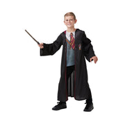 Op deze afbeelding zie je een Kostuums, van het merk Rubies. Harry Potter School Gryffindor Mantel Kostuum Jongen