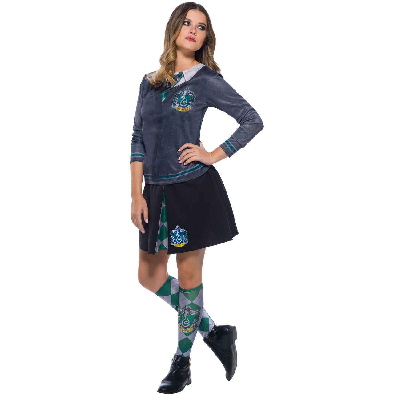 Op deze afbeelding zie je een Kostuums, van het merk Rubies. Slytherinkostuum Top Vrouw