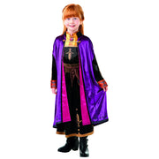 Op deze afbeelding zie je een Kostuums, van het merk Rubies. Op Zoek Naar Avontuur Dappere Anna Deluxe Dress Frozen™ Meisje