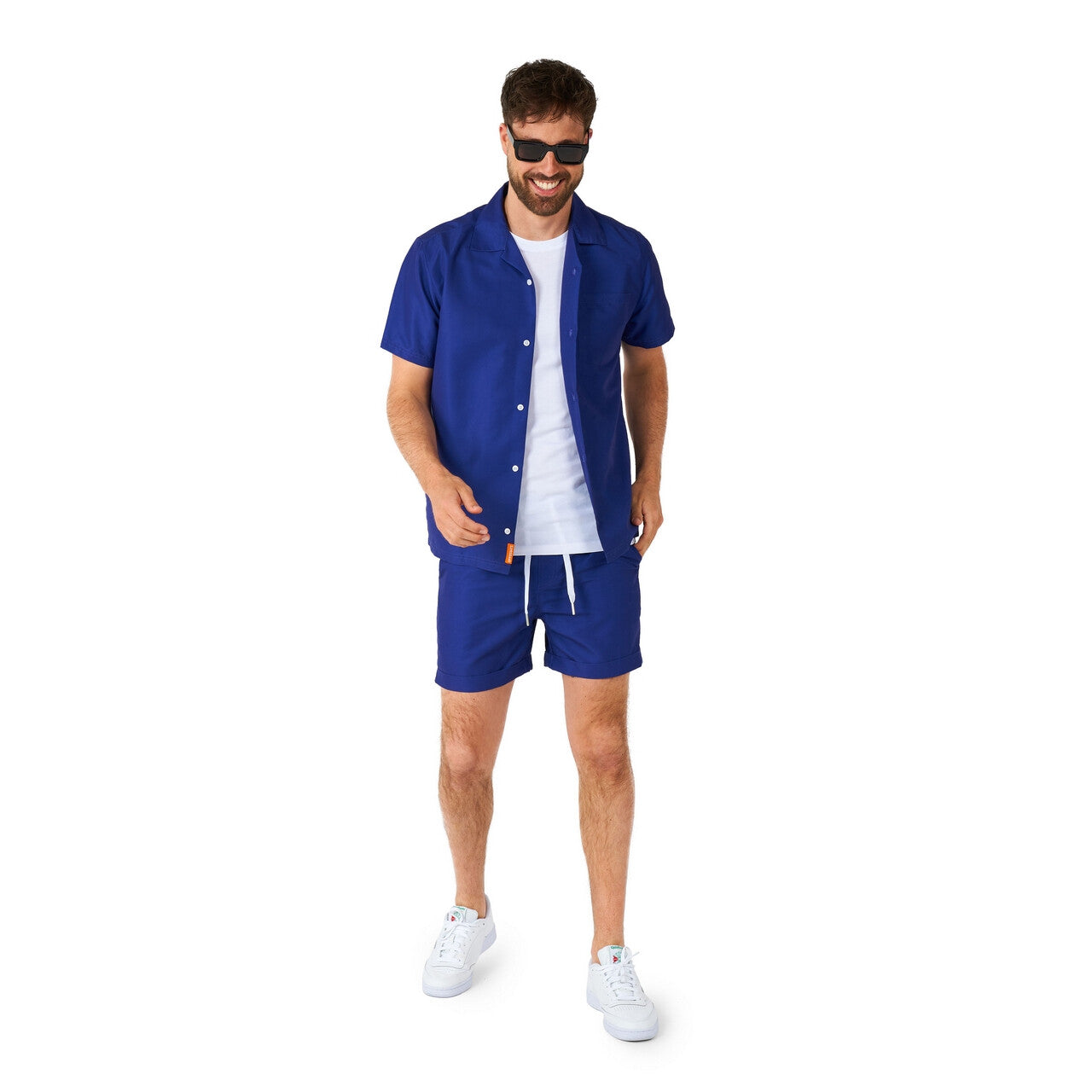 Op deze afbeelding zie je een Kostuums, van het merk Opposuits. Navy Royale Zomer Strand Man Kostuum