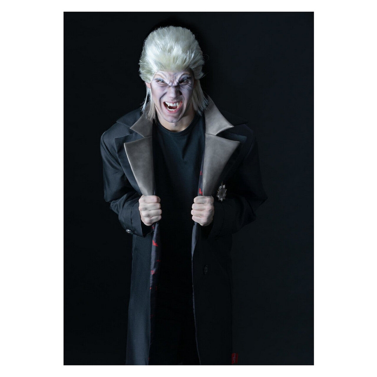 Op deze afbeelding zie je een Kostuums, van het merk Smiffy's. Bloeddorstige Vampier David The Lost Boys Man Kostuum