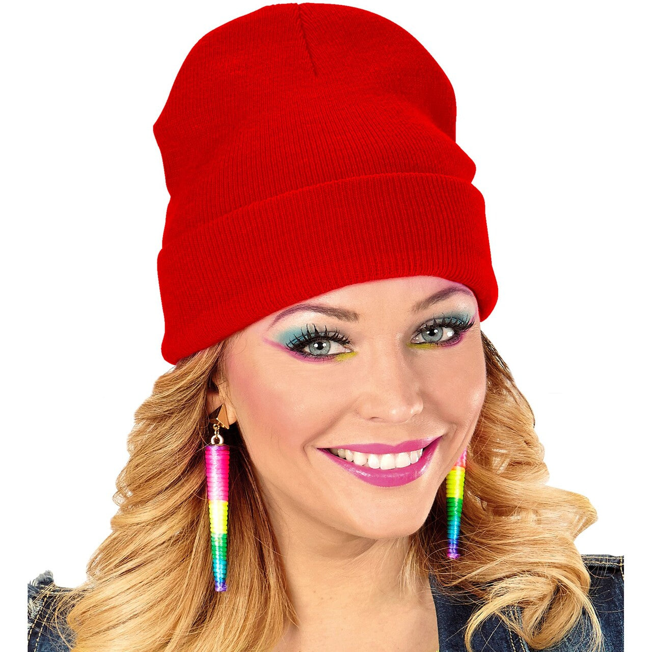 Op deze afbeelding zie je een Accessoires, van het merk Widmann. Rode Winter Muts Happy Red Beanie