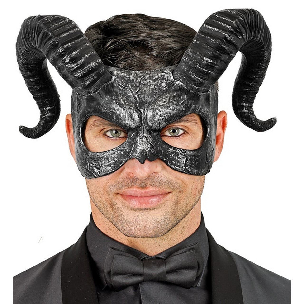 Op deze afbeelding zie je een Accessoires, van het merk Widmann. Duivels Masker Met Hoorns Zwart