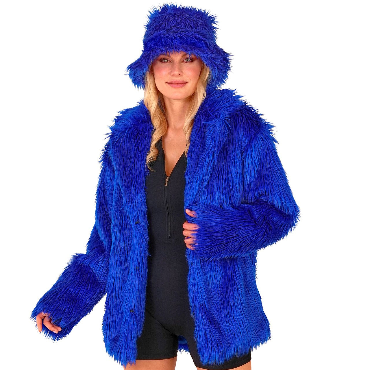 Op deze afbeelding zie je een Kostuums, van het merk Widmann. Blauwe Bontjas Furry Blue