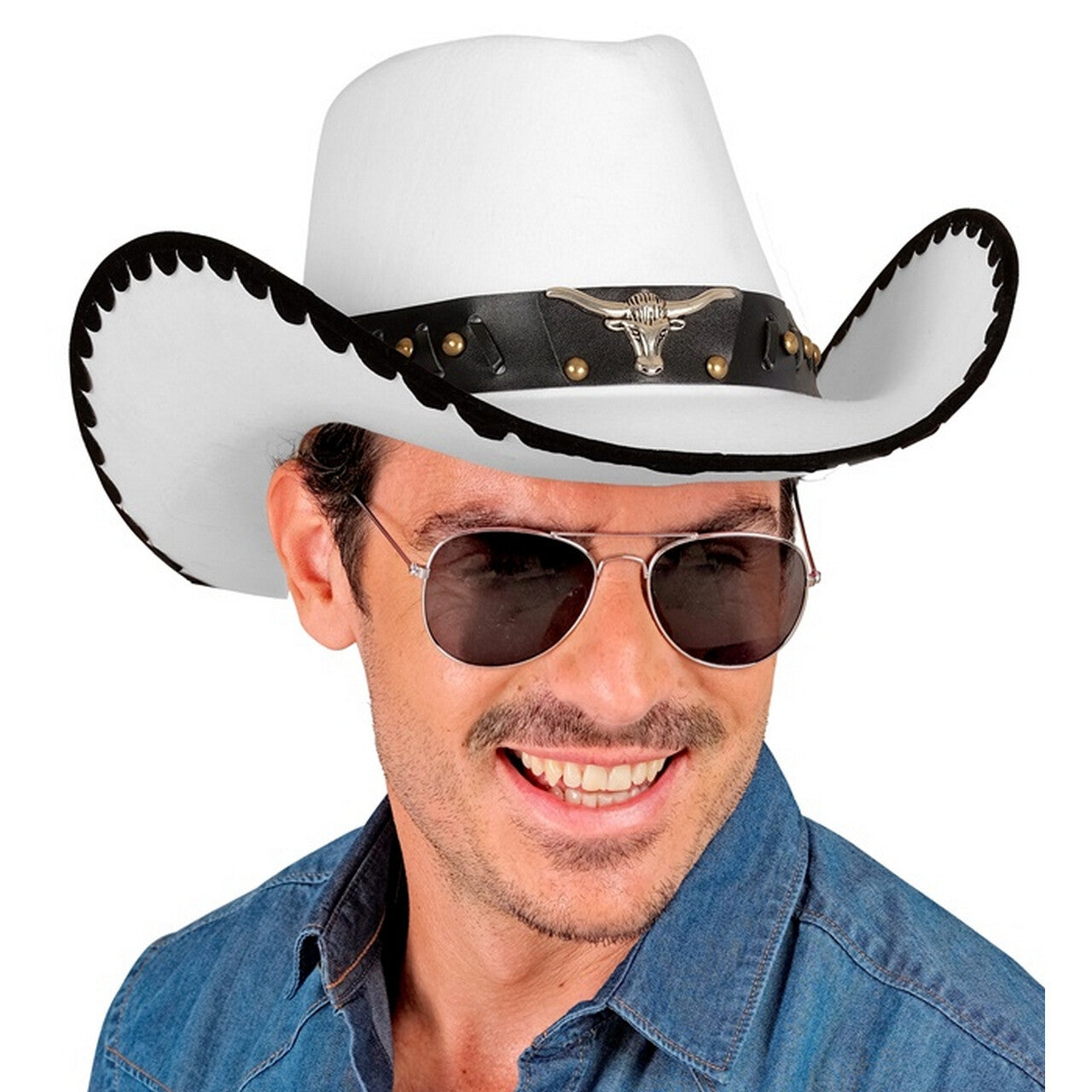 Op deze afbeelding zie je een Accessoires, van het merk Widmann. Witte Cowboy Hoed Met Stier