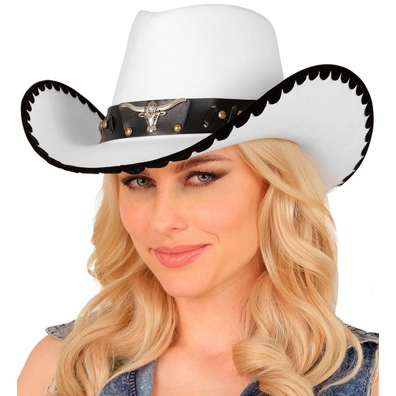 Op deze afbeelding zie je een Accessoires, van het merk Widmann. Witte Cowboy Hoed Met Stier