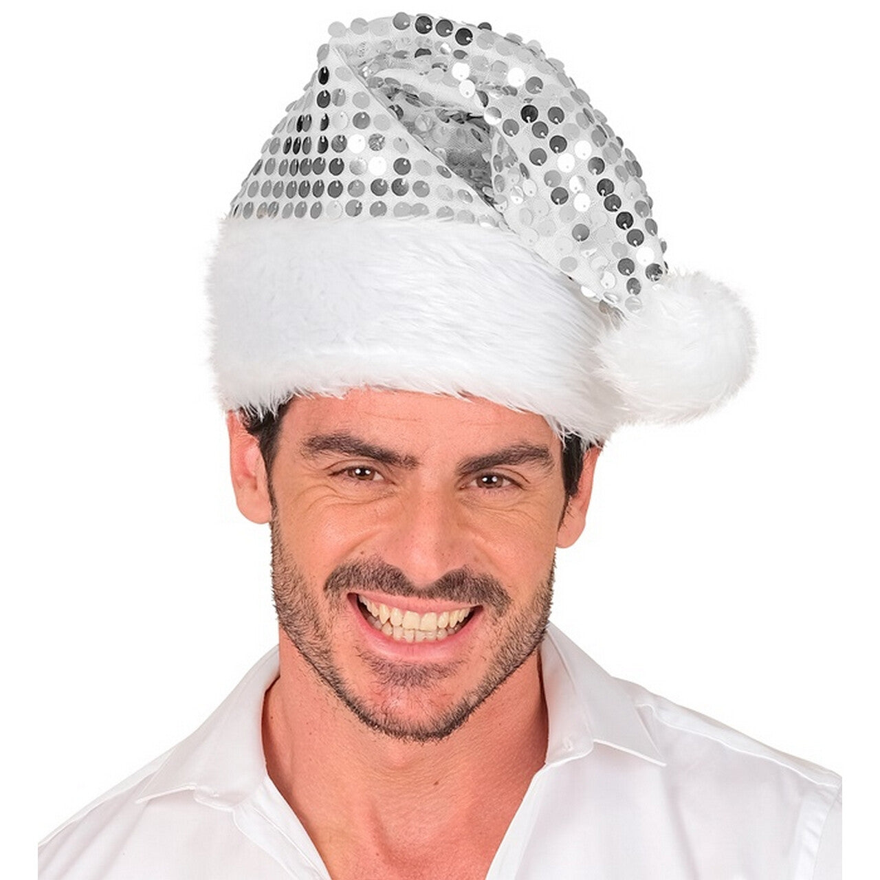 Op deze afbeelding zie je een Accessoires, van het merk Widmann. Glitter Bling Kerst Muts Met Pailletten Zilver