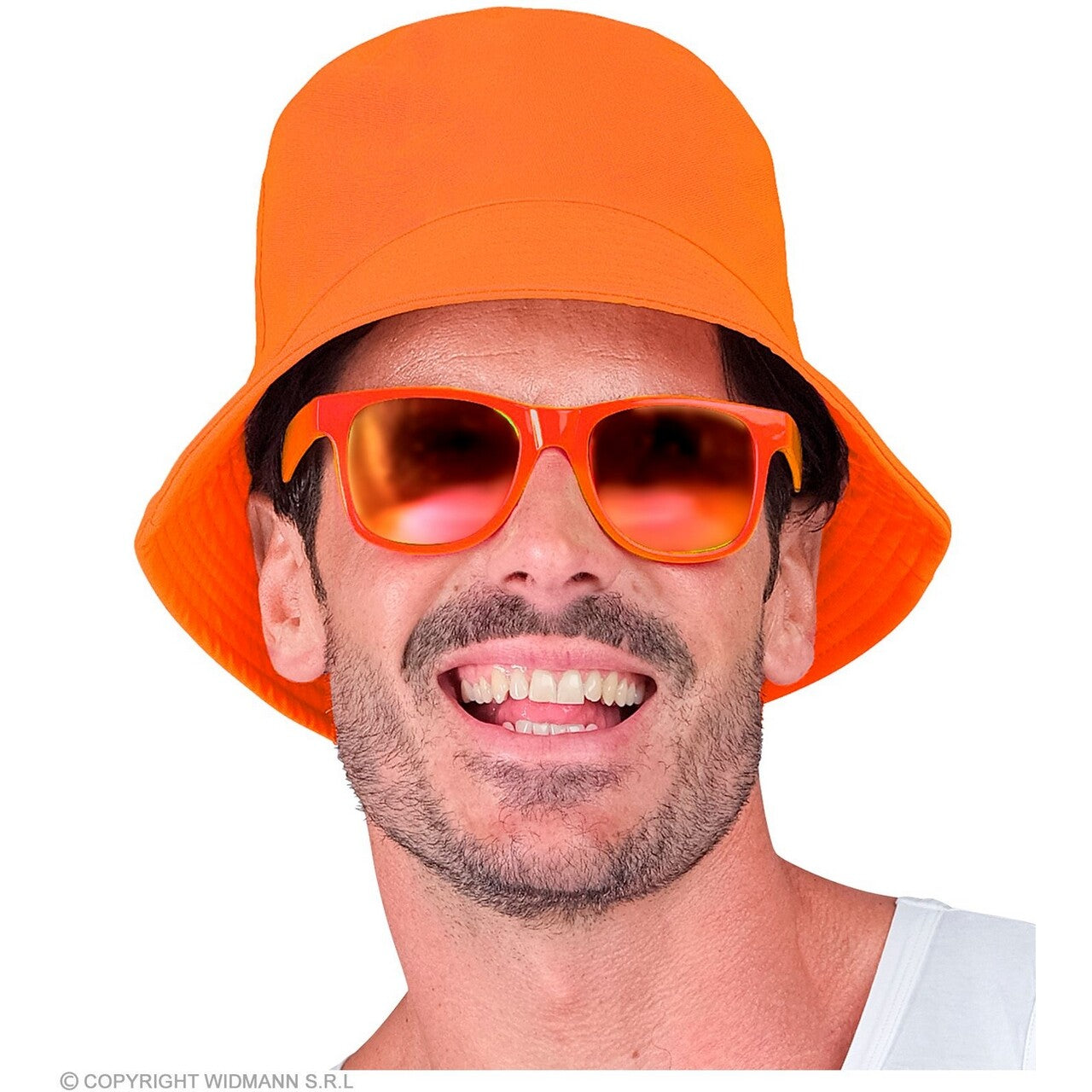 Op deze afbeelding zie je een Accessoires, van het merk Widmann. Bucket Hat Neon Oranje Pop Festival