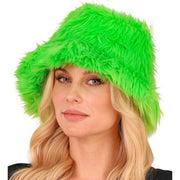 Op deze afbeelding zie je een Accessoires, van het merk Widmann. Warme Buckethat Groen