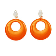 Op deze afbeelding zie je een Accessoires, van het merk Widmann. Flower Girl Oorringen Neon Oranje