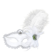 Op deze afbeelding zie je een Accessoires, van het merk Widmann. Oogmasker Wit Met Roos En Veren