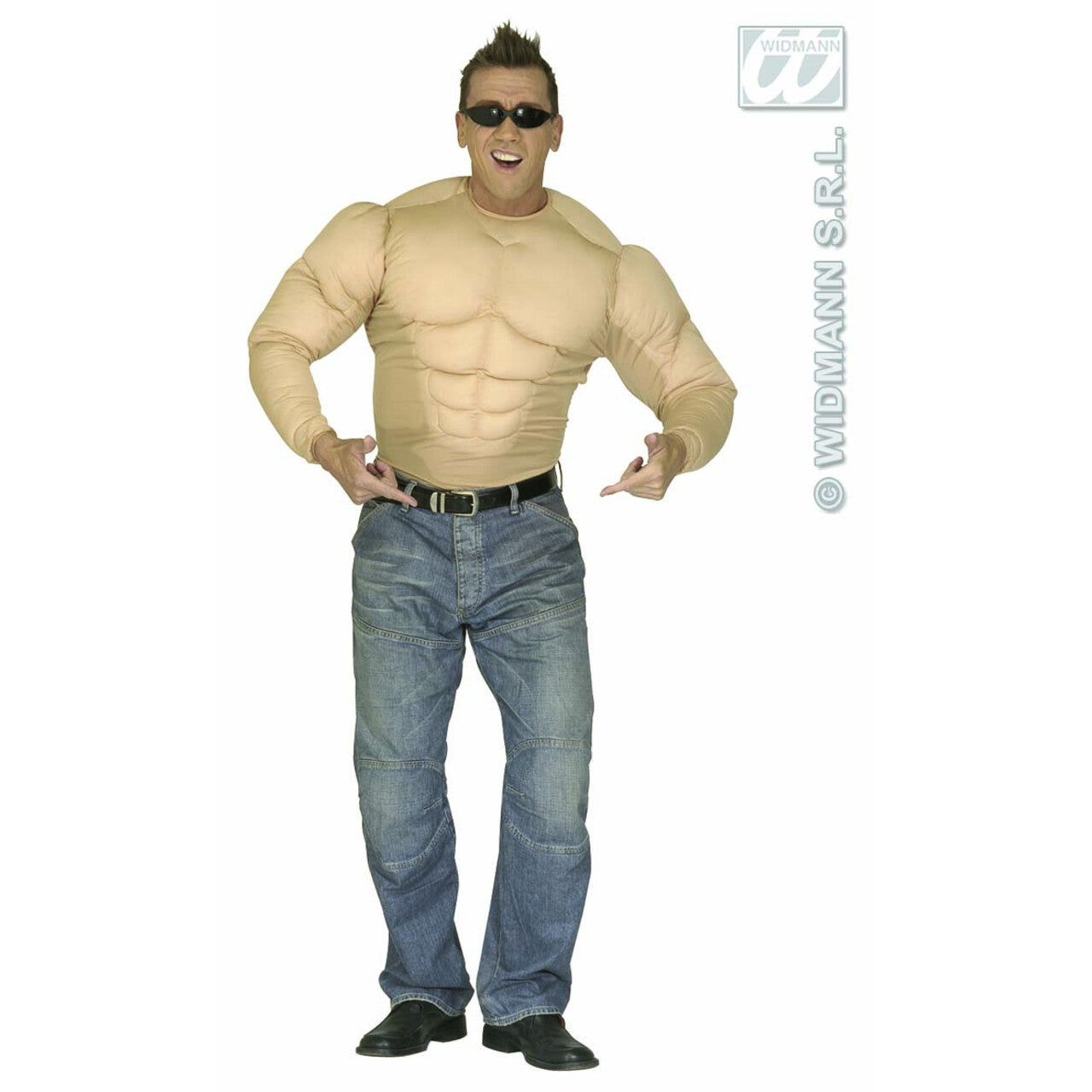 Op deze afbeelding zie je een Kostuums, van het merk Widmann. Spierenshirt XL Man