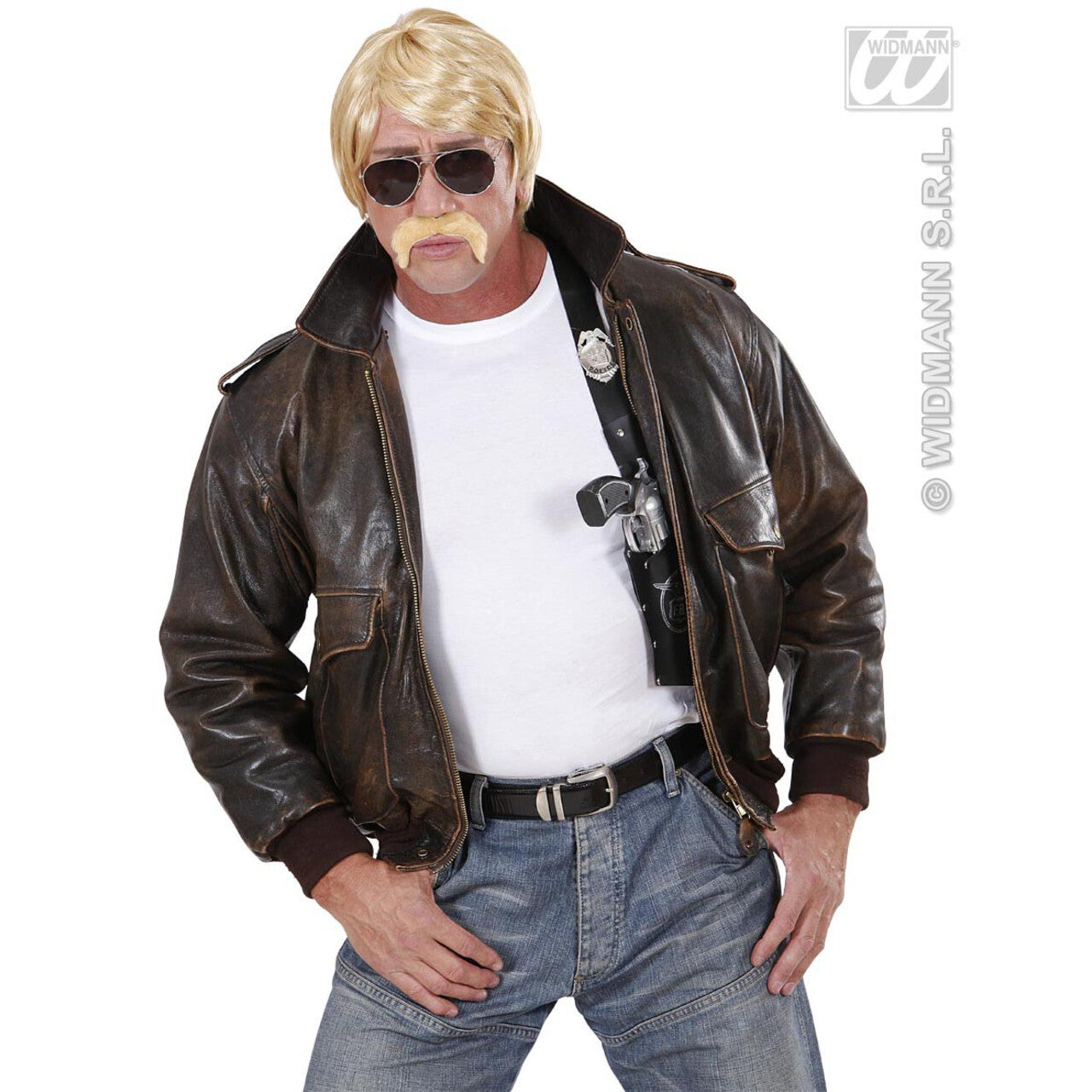 Op deze afbeelding zie je een Accessoires, van het merk Widmann. Pruik Undercover Agent Blond Met Snor En Bril