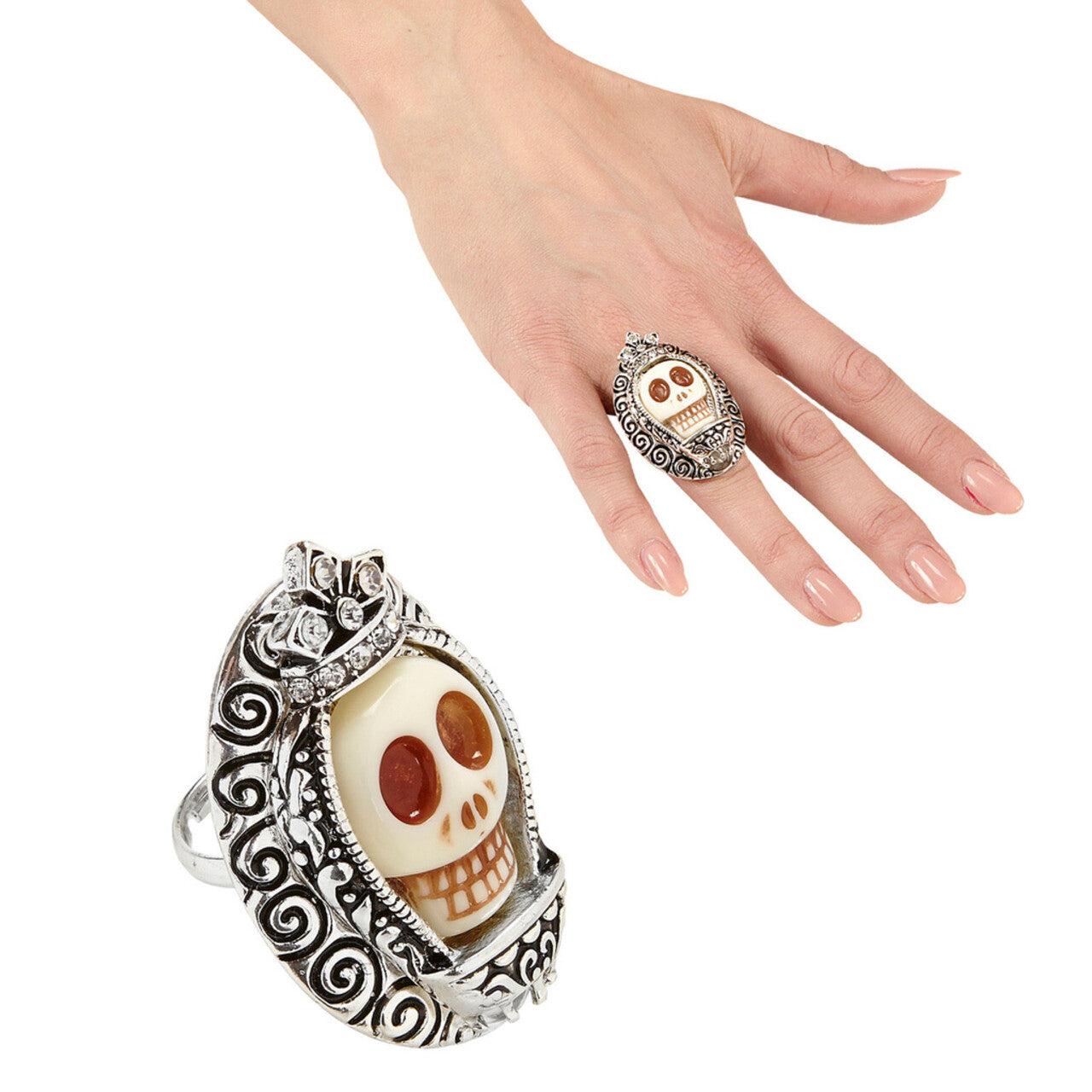 Op deze afbeelding zie je een Accessoires, van het merk Widmann. Horror Ring Zilver Met Witte Schedel
