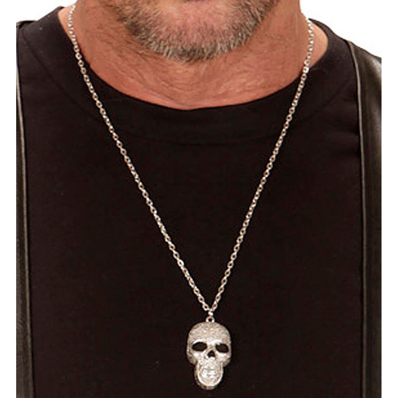 Op deze afbeelding zie je een Accessoires, van het merk Widmann. Horror Ketting Zilver Met Schedels
