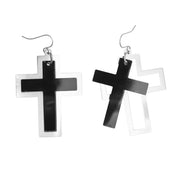 Op deze afbeelding zie je een Accessoires, van het merk Widmann. Punk Oorbellen Kruis, Zwart / Zilver