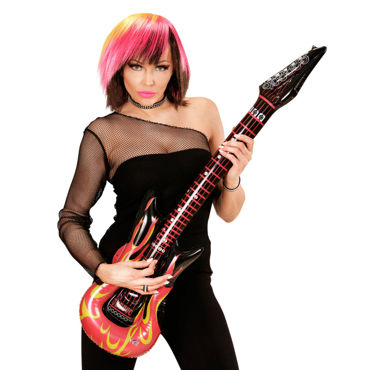 Op deze afbeelding zie je een Accessoires, van het merk Widmann. Rocker Opblaasbare Gitaar, Met Vlammen, 105cm
