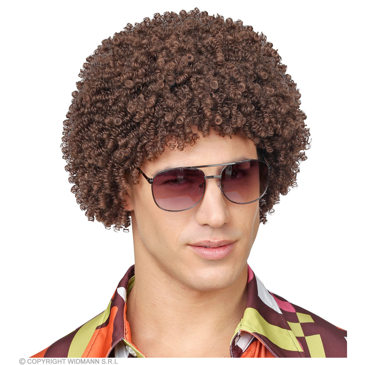 Op deze afbeelding zie je een Accessoires, van het merk Widmann. Kroeskop Soul Zanger Pruik Bruin