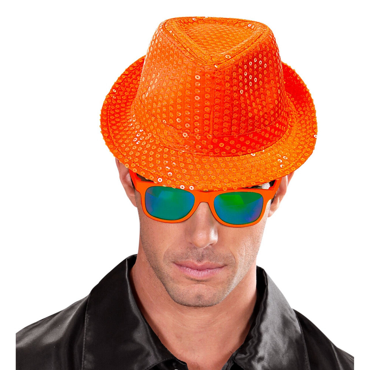 Op deze afbeelding zie je een Accessoires, van het merk Widmann. Neon Oranje Fedora Hoed Met Pailletten