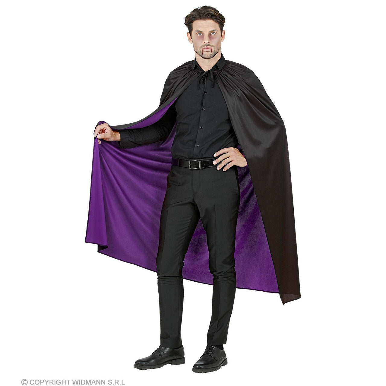 Op deze afbeelding zie je een Kostuums, van het merk Widmann. Omkeerbare Cape Vampier Goochelaar Cape 130cm, Zwart / Paars
