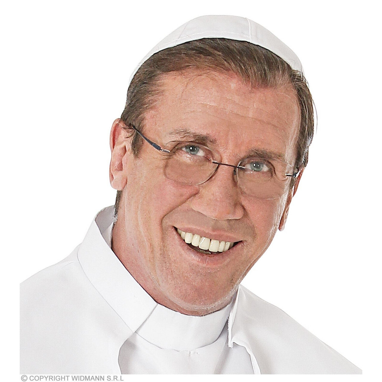 Op deze afbeelding zie je een Accessoires, van het merk Widmann. Priestermutsje Wit