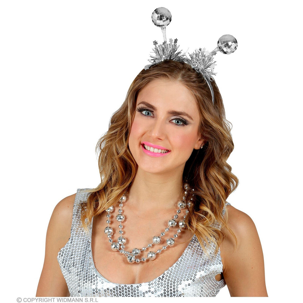 Op deze afbeelding zie je een Accessoires, van het merk Widmann. Ketting Hangende Discoballen Zilver