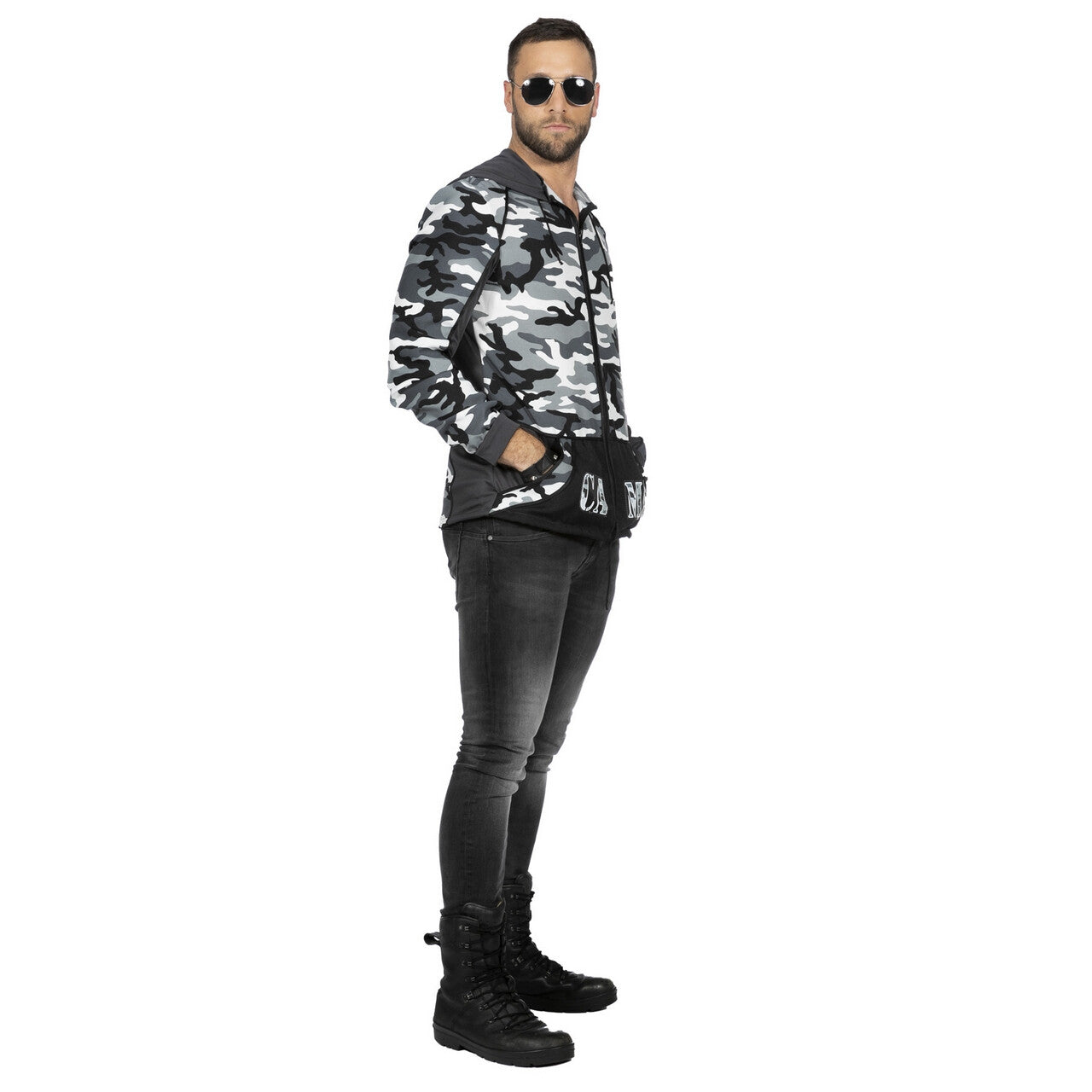 Op deze afbeelding zie je een Kostuums, van het merk Wilbers. Paramilitaire Hoodie Jas Camo Kevin Man