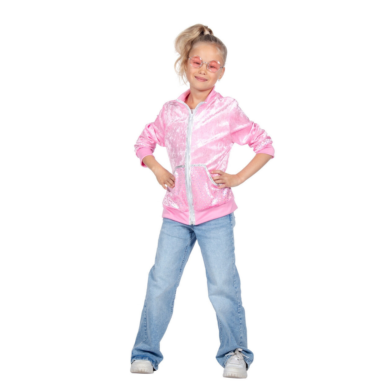 Op deze afbeelding zie je een Kostuums, van het merk Wilbers. Cool In Pink Trainingsjas Meisje