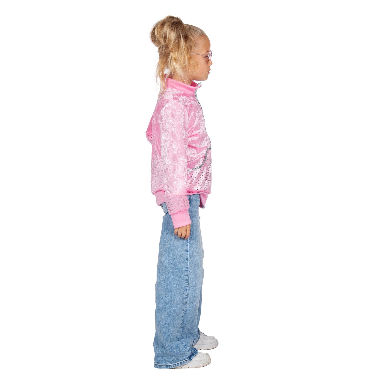 Op deze afbeelding zie je een Kostuums, van het merk Wilbers. Cool In Pink Trainingsjas Meisje