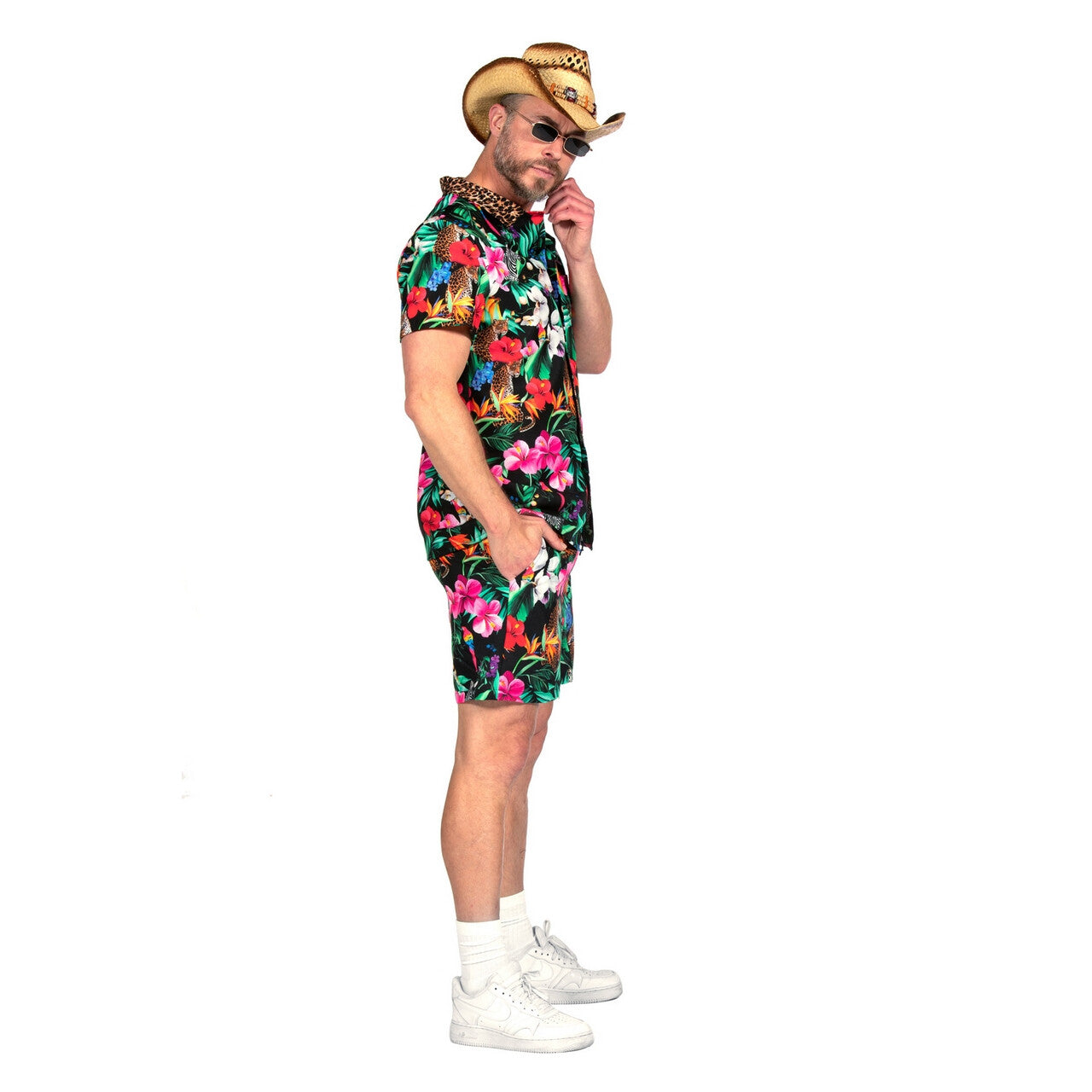 Op deze afbeelding zie je een Kostuums, van het merk Wilbers. Hi Hi Hawaii Summer Break Man Kostuum