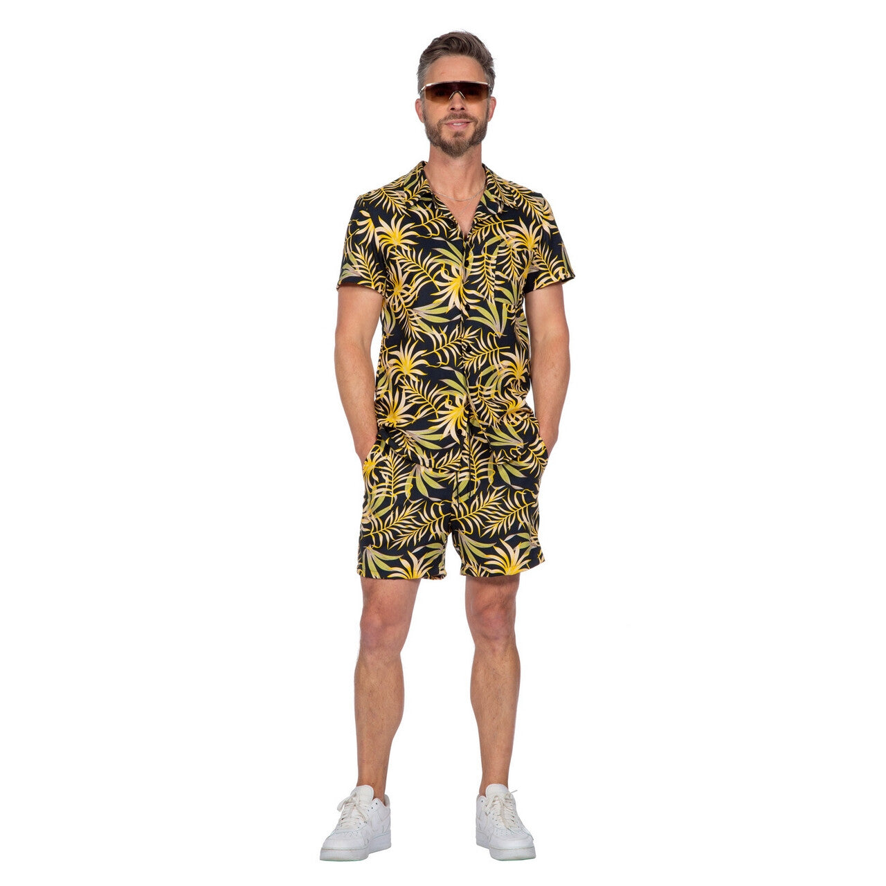 Op deze afbeelding zie je een Kostuums, van het merk Wilbers. Welcome To The Jungle Festival Man Kostuum